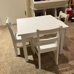 24x24x18 Pottery Barn Kids Table With Chairs