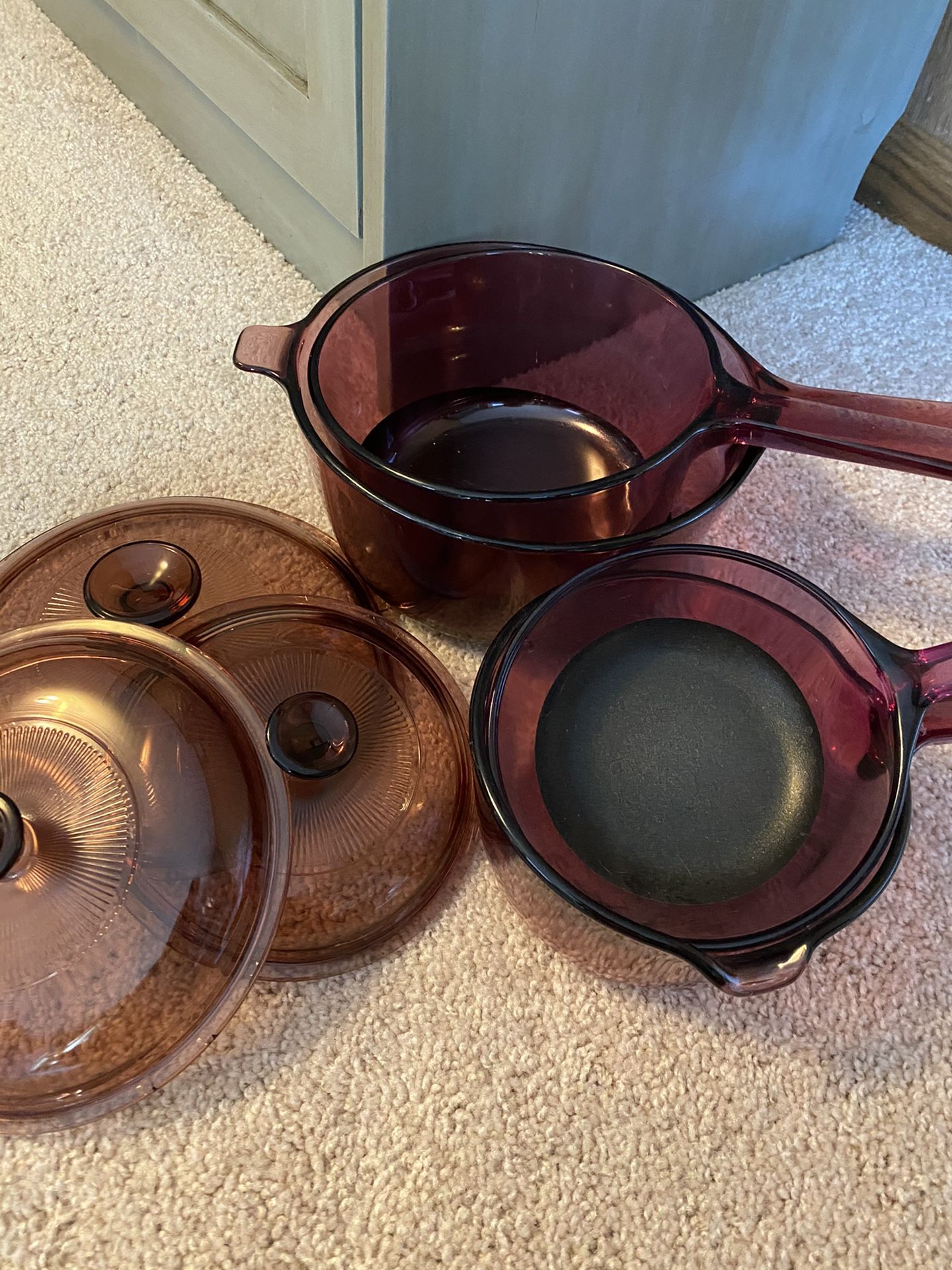 Pyrex pots with lids