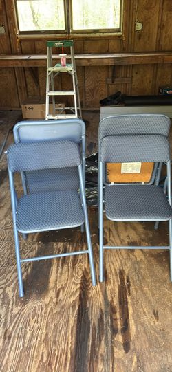 4 Folding Chairs 