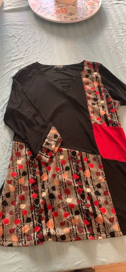 Women's Black Patterned Tunic Top