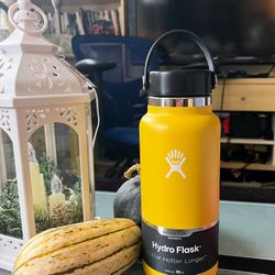 NEW 32 fl oz Hydro Flask Double Wall Vacuum Insulated Stainless Steel Leak Proof (Pick up🛒 In Bellevue)*Check out my Other Posts 🎁