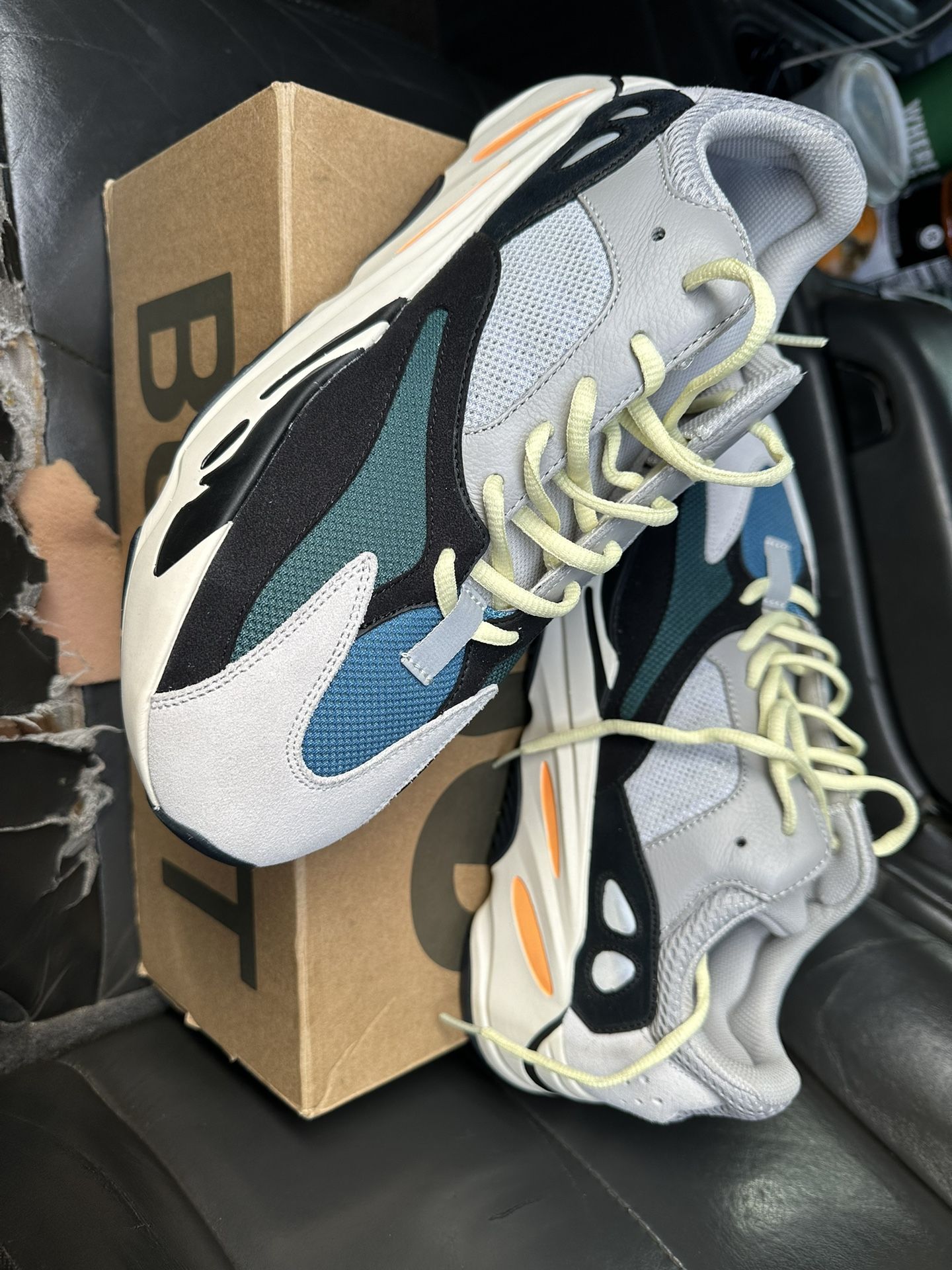 Yeezys Boost 700 Waverunners