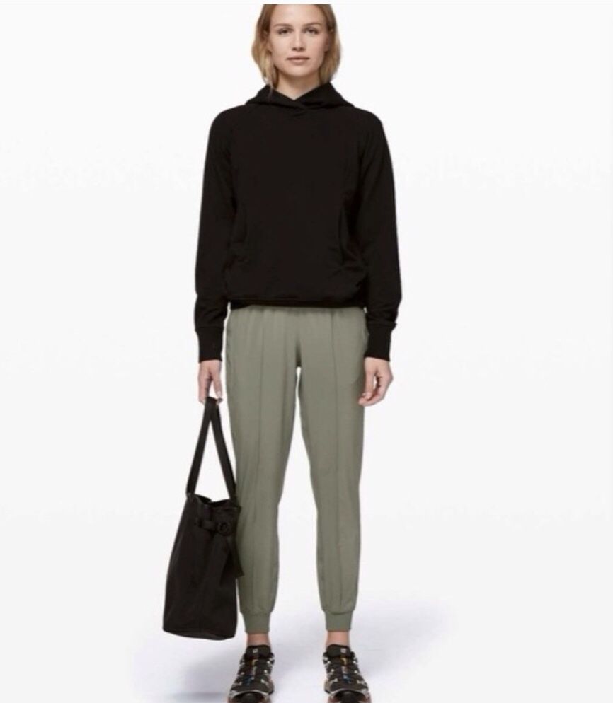 🍋LIKE NEW Lululemon Green Jogger Pants 8