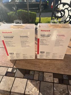 Honeywell Programmable Thermostat – Lot of 2