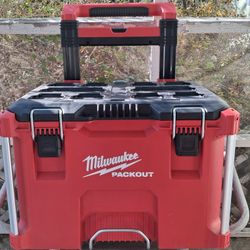 Milwaukee Pack Out Rolling Case