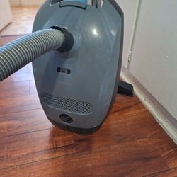 Miele Vacuum In Great Working Condition 