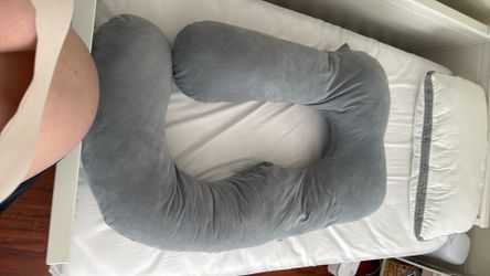 Momcozy pregnancy pillow