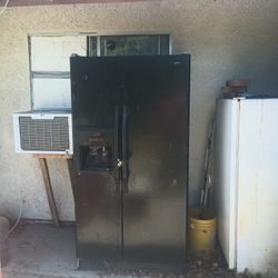 Kenmore Side By Side Refrigerator/Freezer