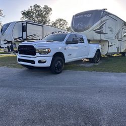 RV, 5th wheel, Gooseneck And  Heavy Hauling !!