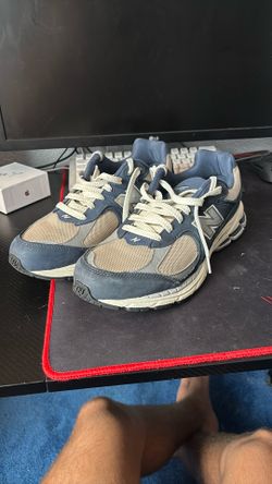 NEW BALANCE 2002R (Size 11)