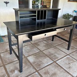 Beautiful Desk with Hutch