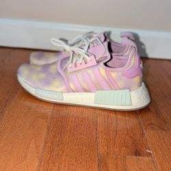 Adidas Size 7 Youth / 9 Women's Originals Sneakers NMD_R1 Purple