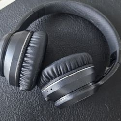 Noisr Cancelling Headphones