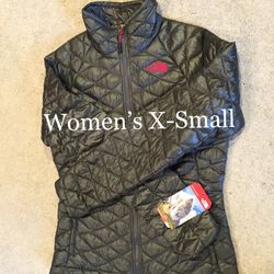 NORTH FACE / Puffer WARM Thermoball Puffy Snow Coat Jacket / Women's X-Small (XS) / Retails $200+Tax / Brand New w/ Tags!! / Platinum Metallic & Pink