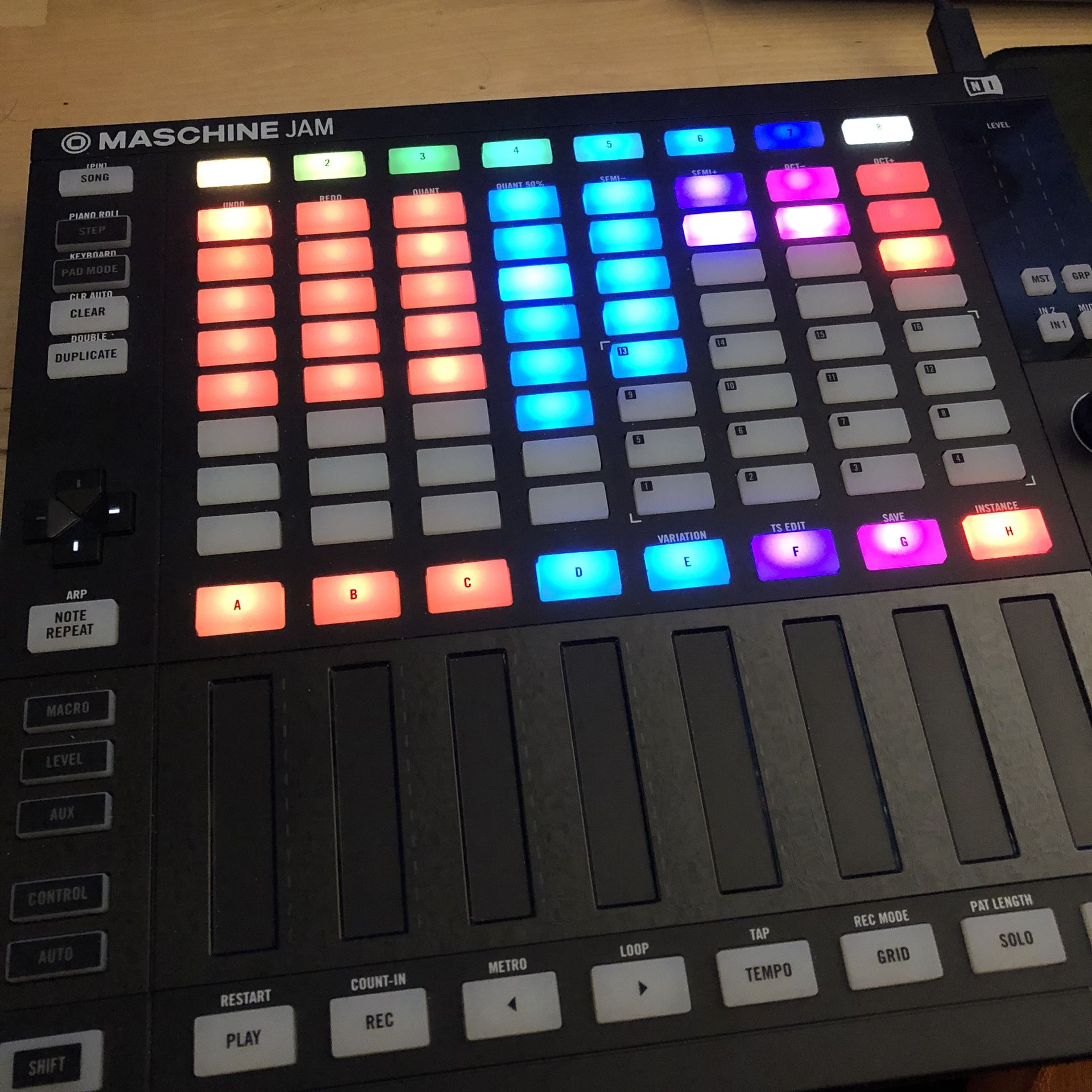 Native Instruments Maschine Jam