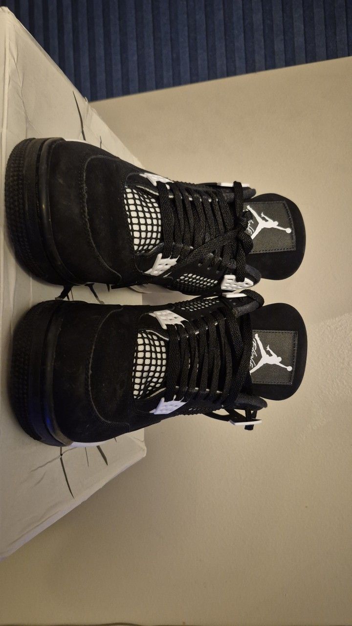 White Thunder Jordan 4s Size 11