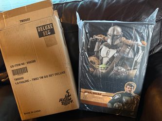 Hot Toys Mandalorian and Grogu Deluxe
