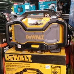 DEWALT 20V MAX LITHIUM ION JOBSITE BLUETOOTH RADIO CHARGER CORDED OR CORDLEES (TOOL ONLY)