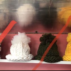 Giant knit winter hats. Gorro con hilo extra grande