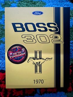 M2 Machines Shadow Box 1970 Ford Mustang Boss 302 Yellow Diecast 1:64