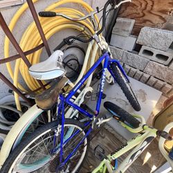Blue Univega Rover 306 Bike