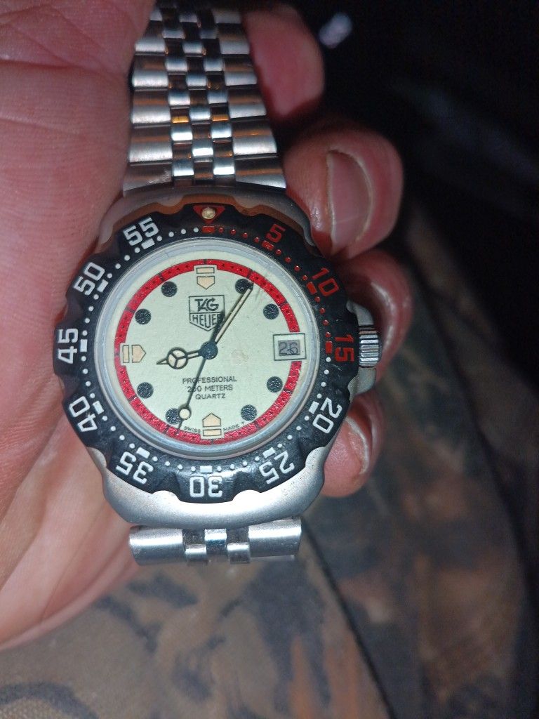 Female Tag Wrist Watch