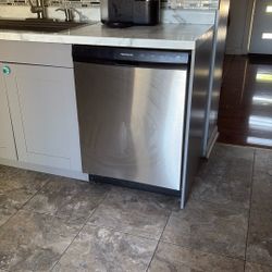 Frigidaire Stainless Steel Dishwasher – Works Great 