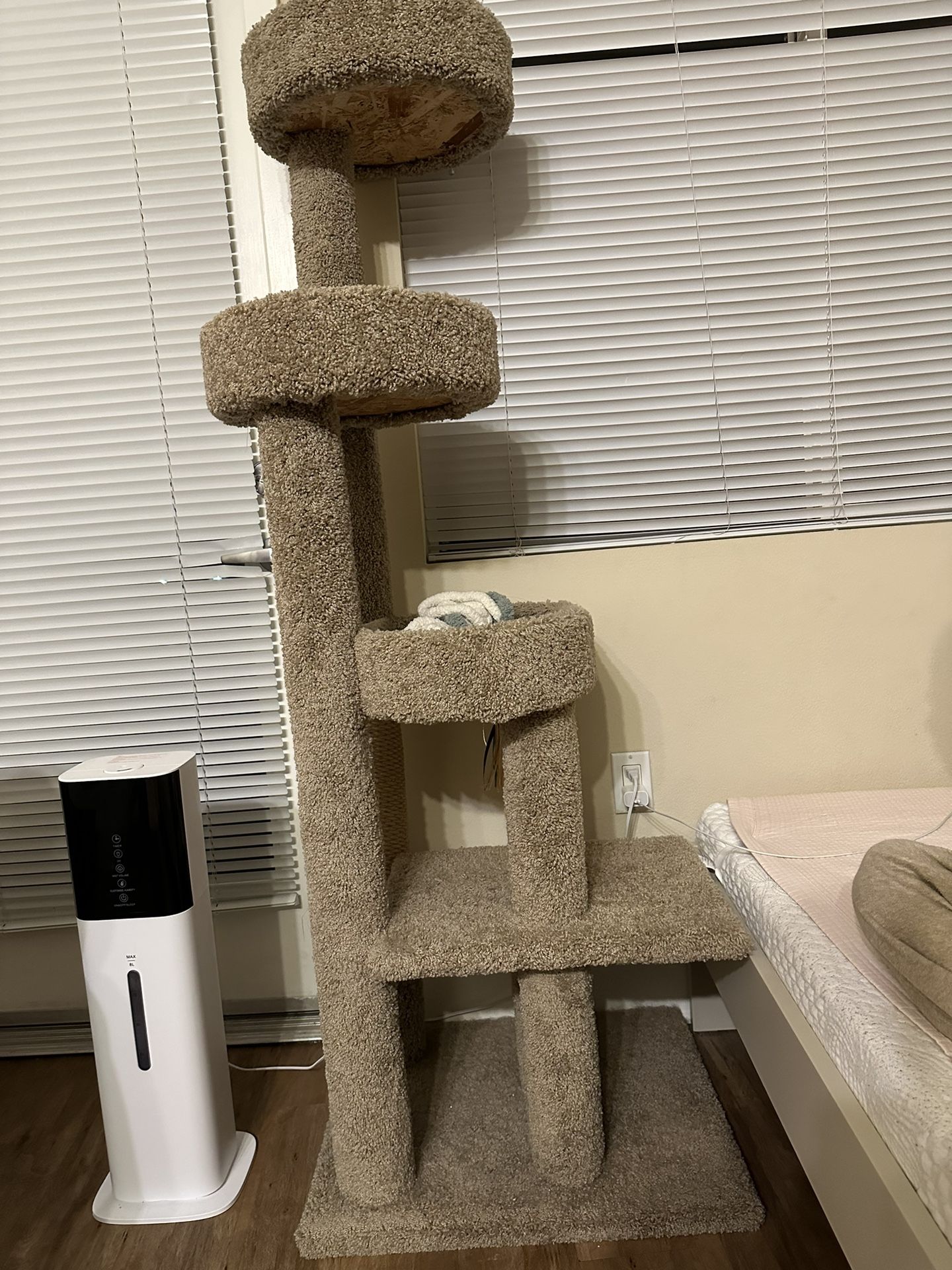 Carpeted Cat Tower for Sale in Pasadena, CA OfferUp