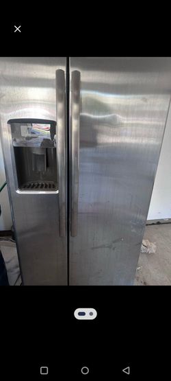 Stainless steel refrigerator Missing ice maker but works great