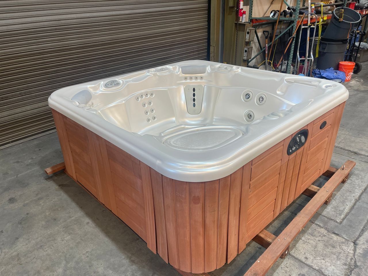Hot Springs: 6 Seat Hot Tub