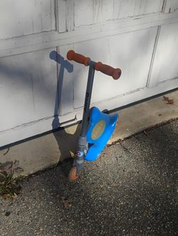 Small Kids Razor Scooter -$2.     Good For 2-5 Yr Olds
