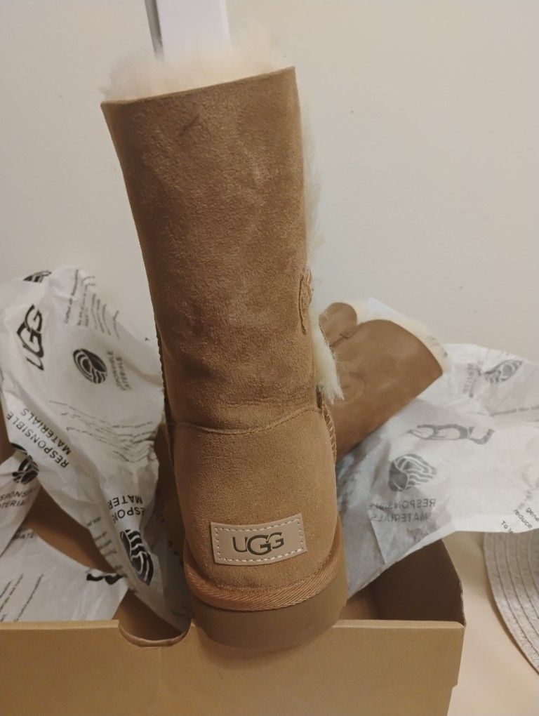 Bailey Button New Never Been Used. Size 10