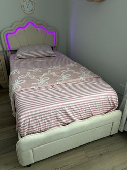 Kids bed with storage
