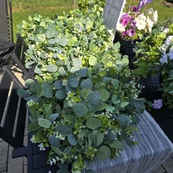 Realistic Table Garland 