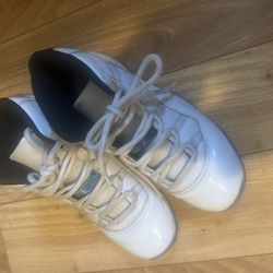 Size 7Y Jordan 11’a