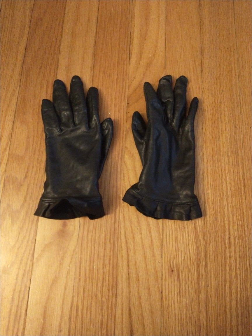 Gloves 