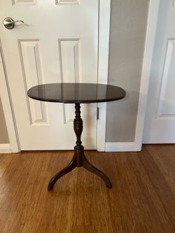 Small dark brown (walnut) table