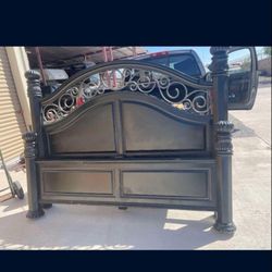 🎁🥰BEAUTIFUL BLACK  COLOR  KING SIZE BED FRAME-SOLID WOOD 🥰🎁