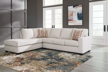 BRAND NEW SECTIONAL COUCH 