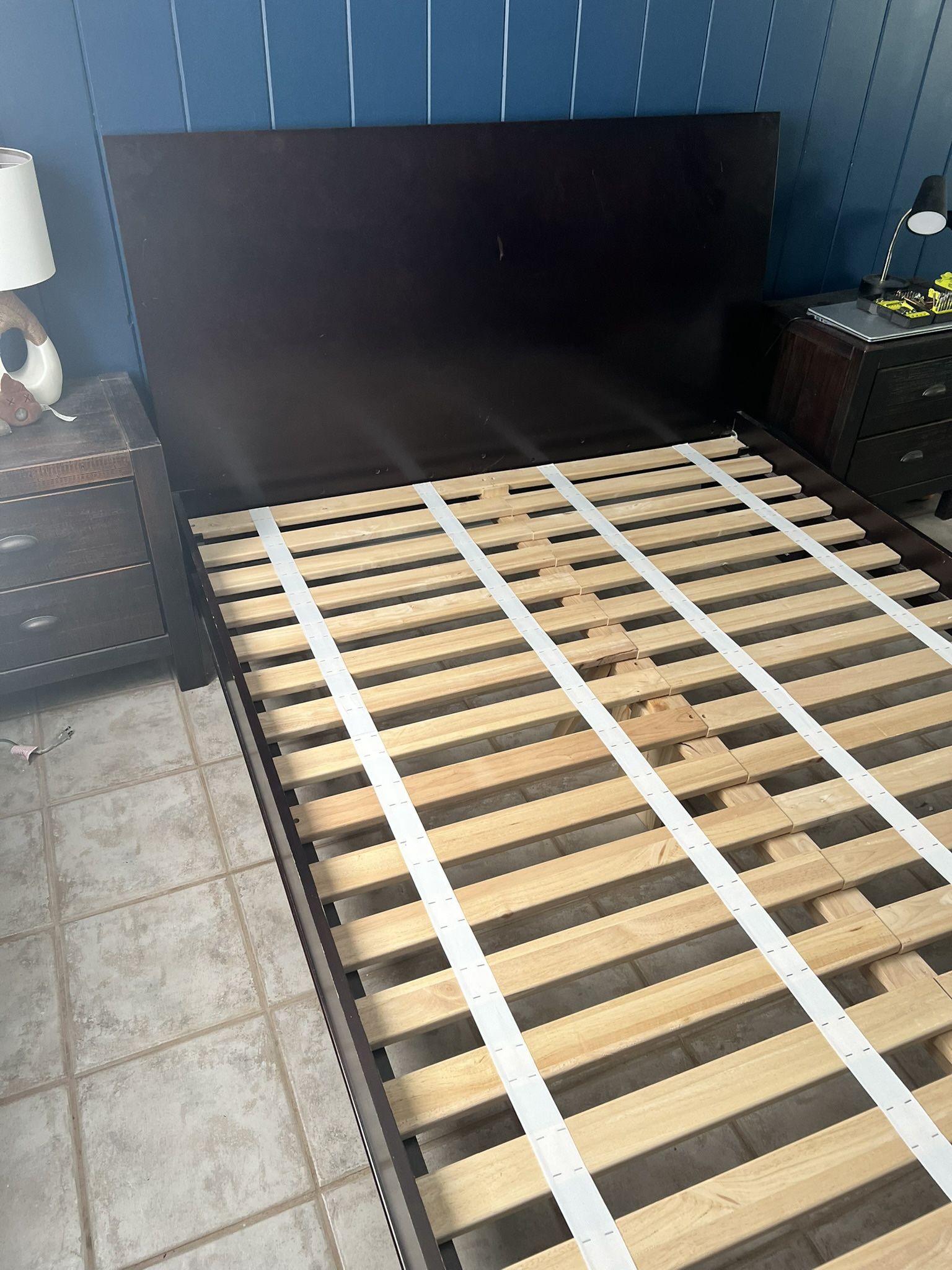 Crate And Barrel Queen Size Bed Frame With New Sealy Mattress