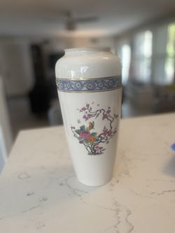 Lenox Ming Collection Vase