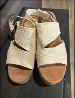 Women’s Toms Sandals Size 9.5