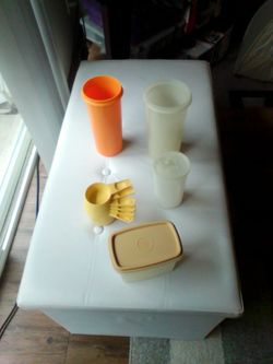 Tupperware lot & ice trays