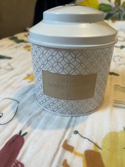 LV Le Café container