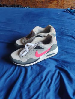 woman's Nike air