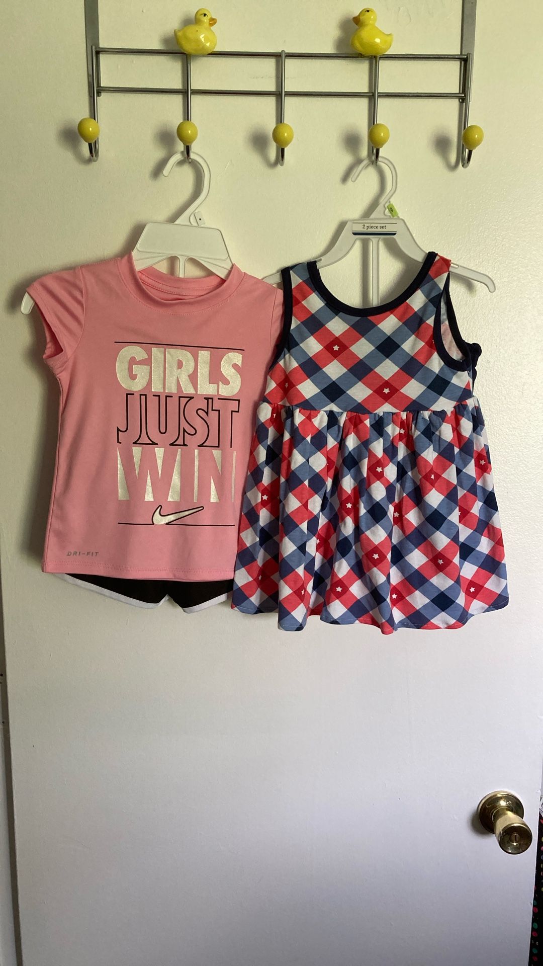(2) Girls 4T Sets Nike & Start Up Kids