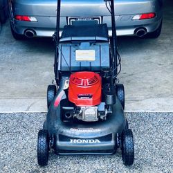 HONDA — HRC216HXA | Top-of-the-Line Commercial Lawn Mower | Hydrostatic Self-Propel + Blade-Stop | Excellent Condition!