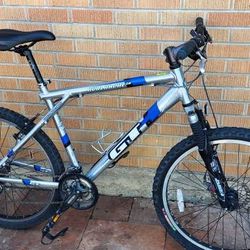 GT Avalanche 2.0 Suspension Mountain Bike with Disc Brake