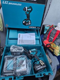 MAKITA IMPACT DRIVER 1 /4" CON BATERIAS 5.0