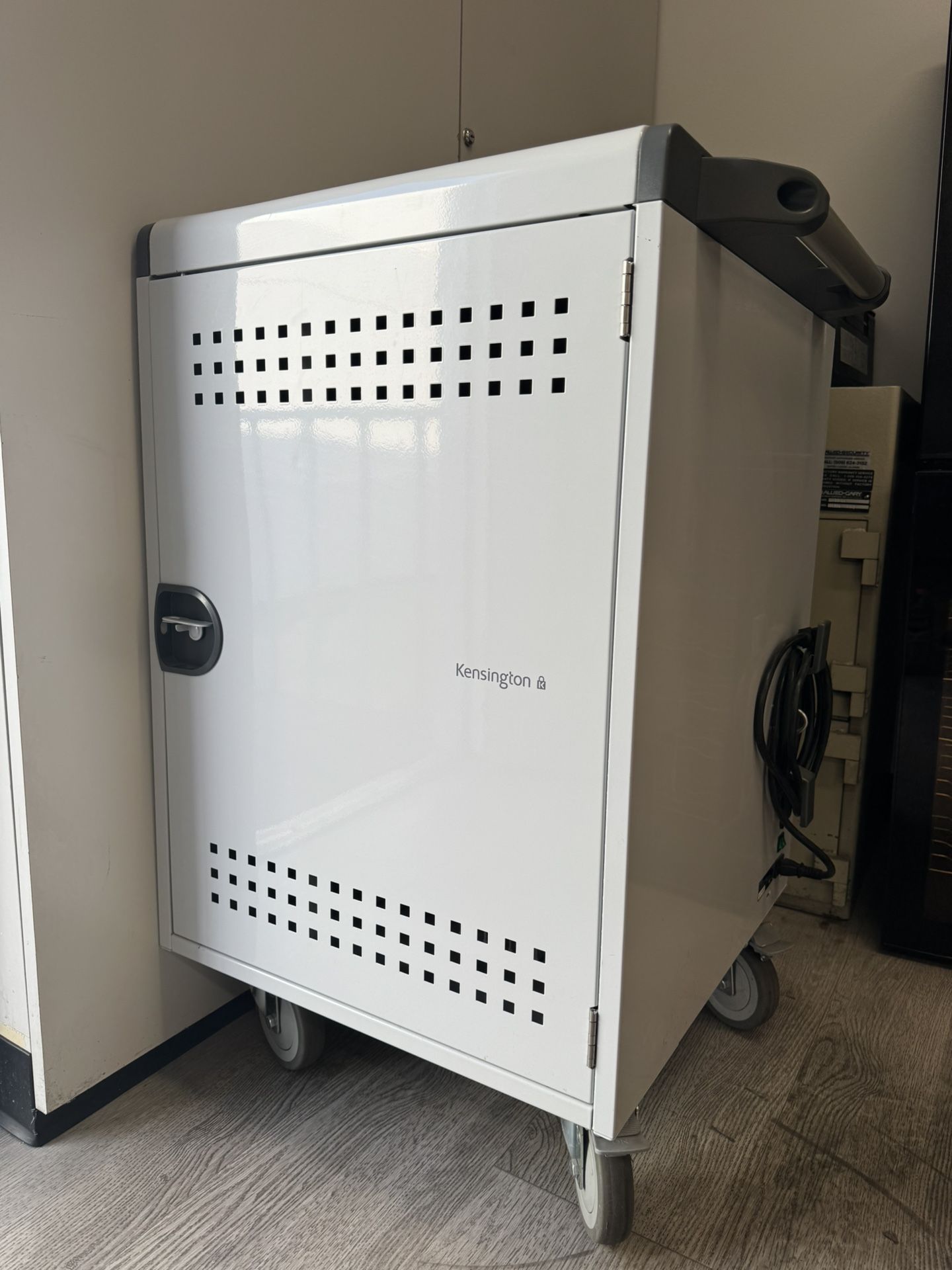 Kensington Charging Cabinet